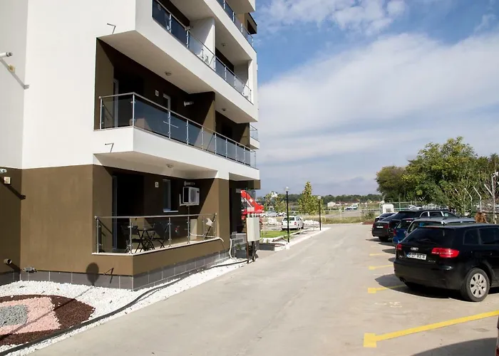 Airport Residence - Across From Otopeni Airport