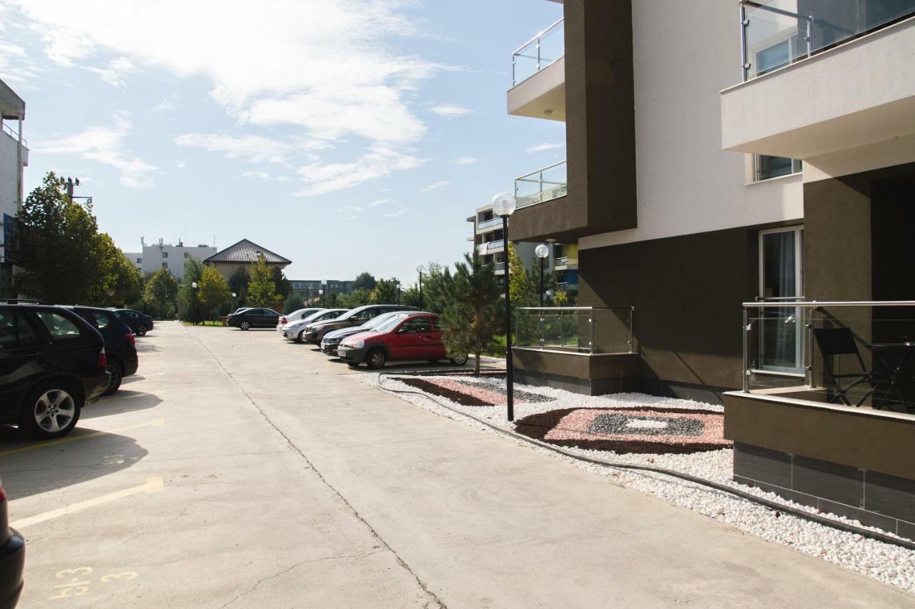 Airport - Across From Airport Apartment Otopeni